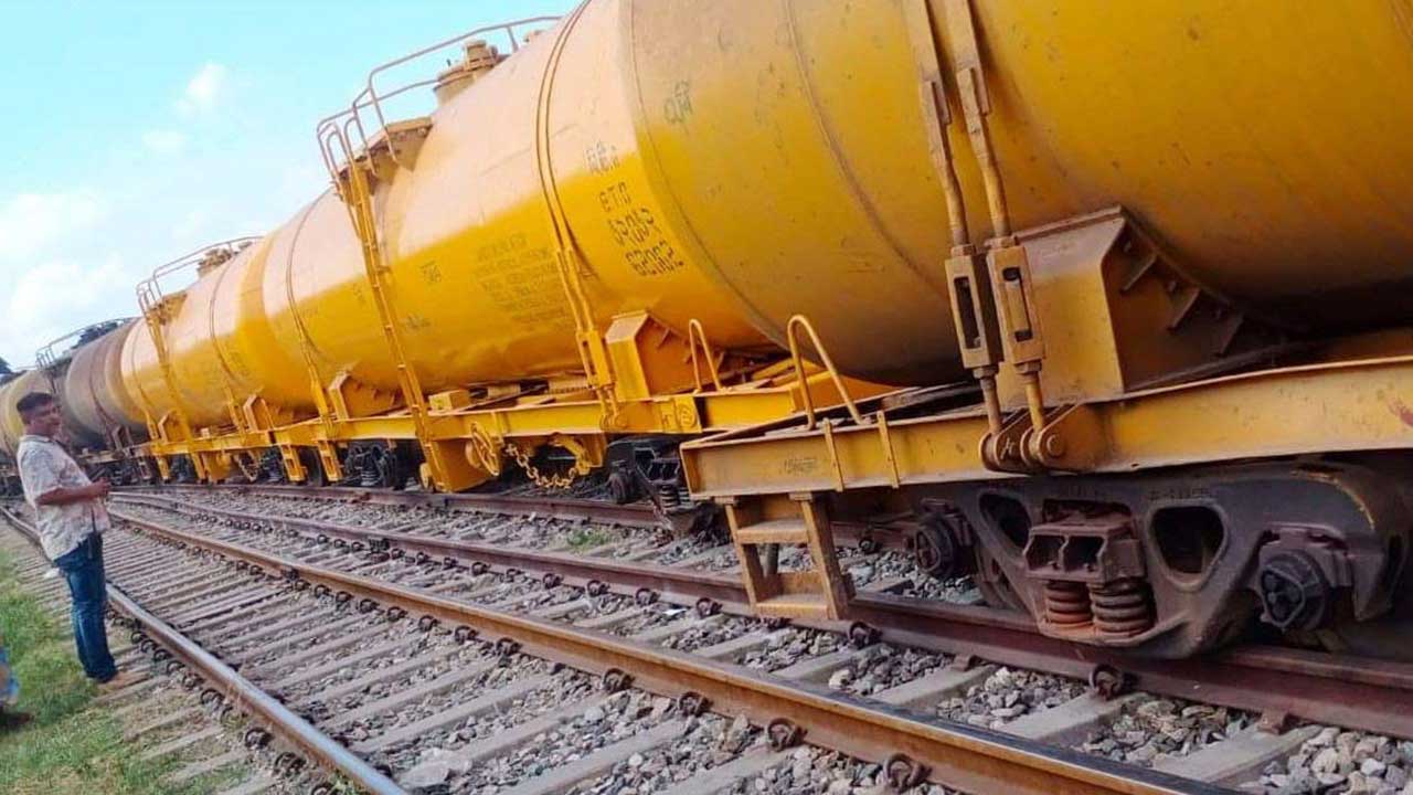 তেলবাহী ট্রেন লাইনচ্যুত, সিলেটের রেল যোগাযোগ বন্ধ